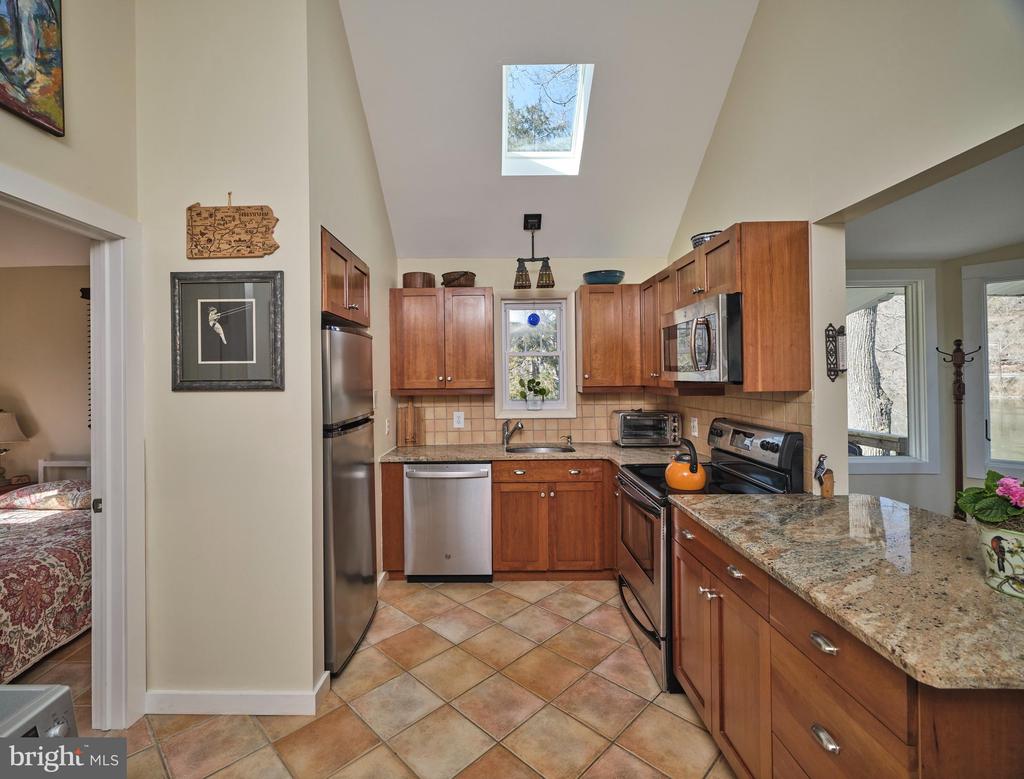 1827 TRAILS END LANE
