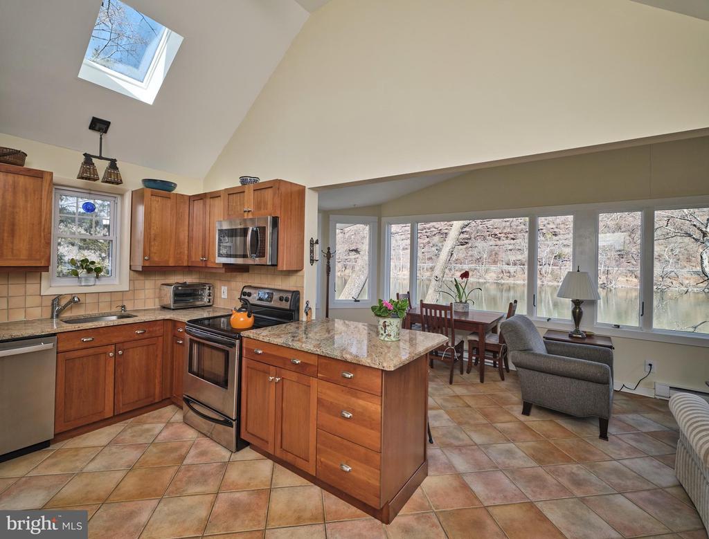 1827 TRAILS END LANE