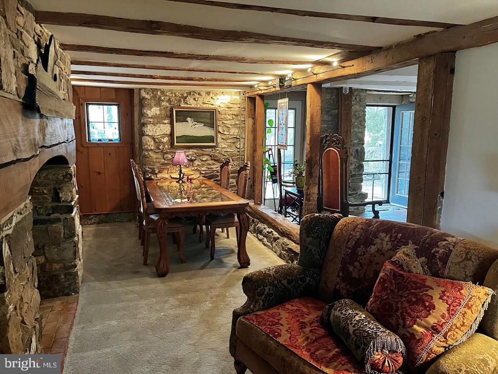5694 CARVERSVILLE ROAD