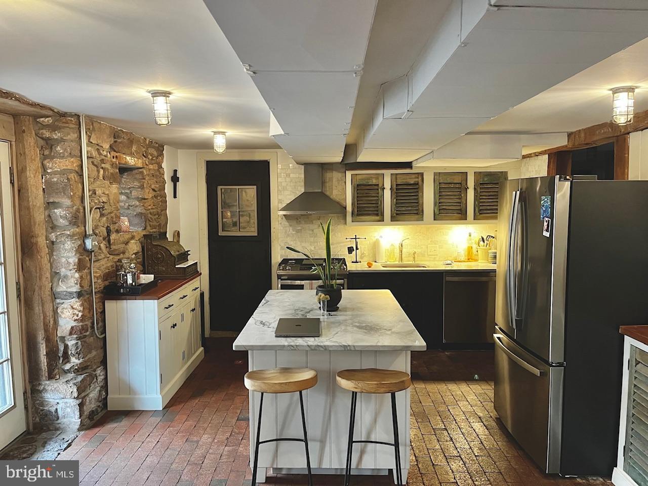 5694 CARVERSVILLE ROAD
