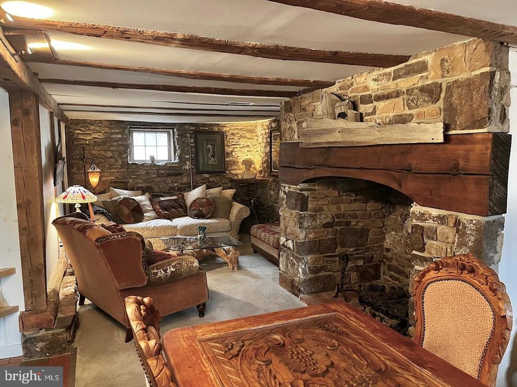 5694 CARVERSVILLE ROAD