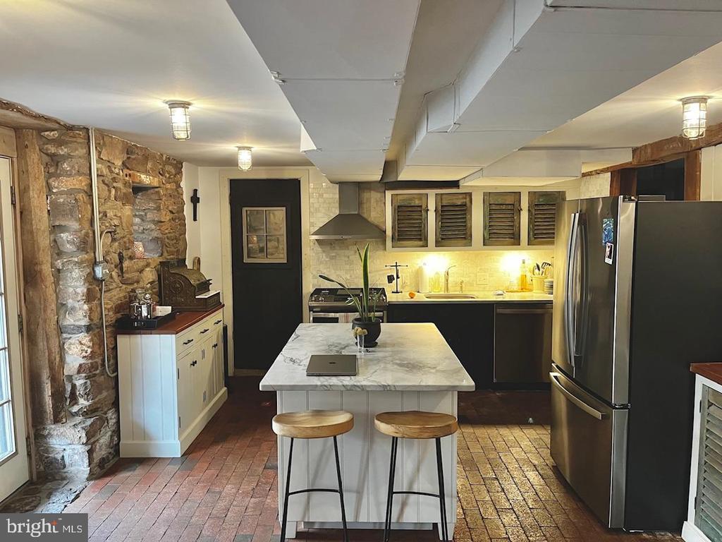 5694 CARVERSVILLE ROAD