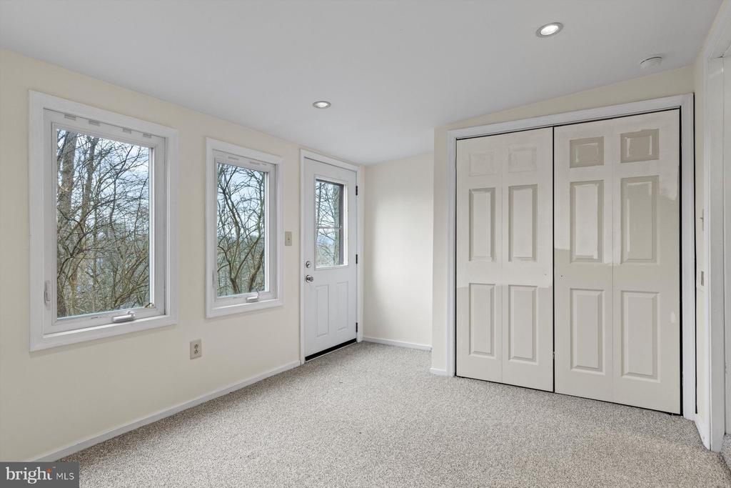 9 RIVERHILL A