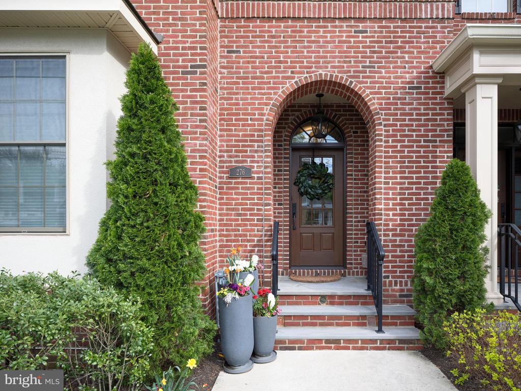 276 W ASHLAND STREET