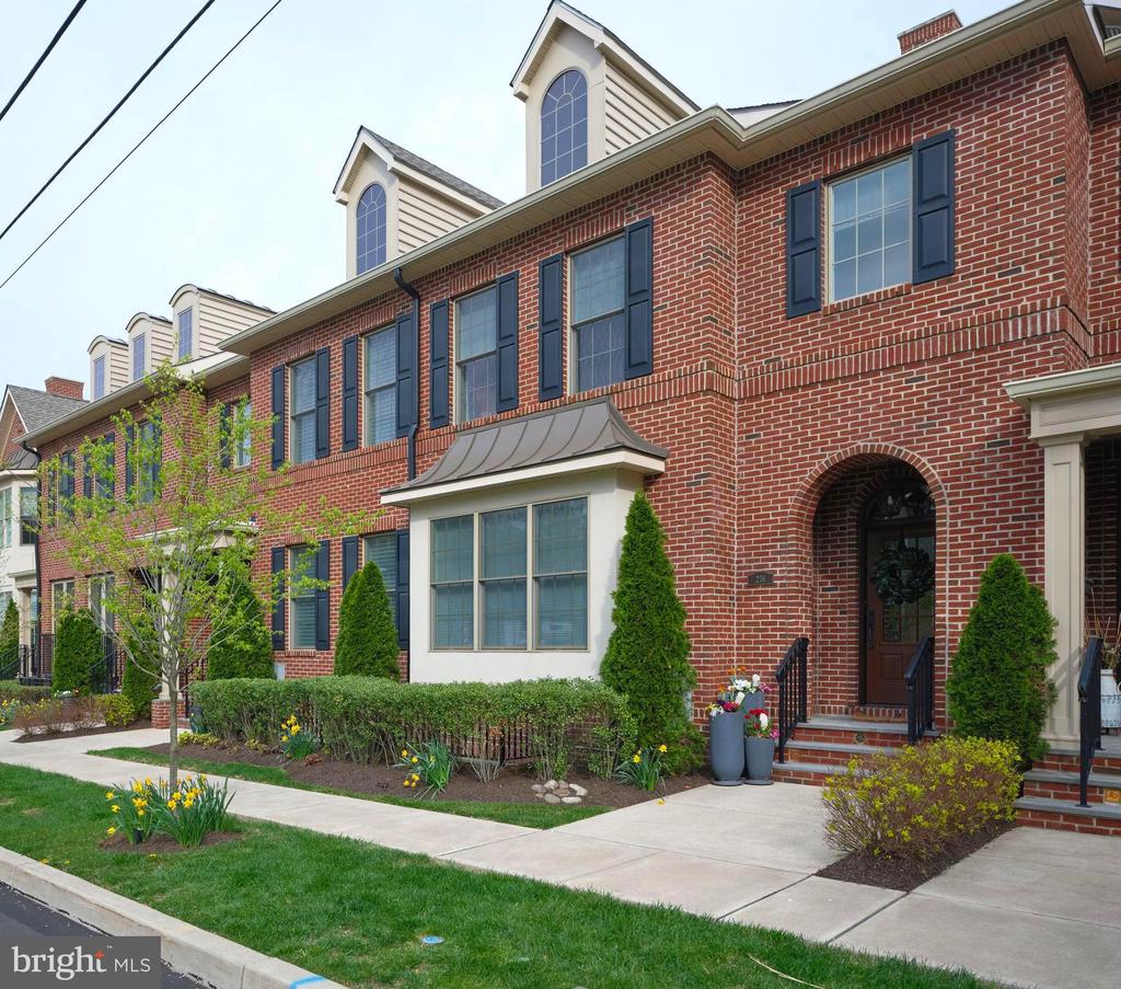 276 W ASHLAND STREET