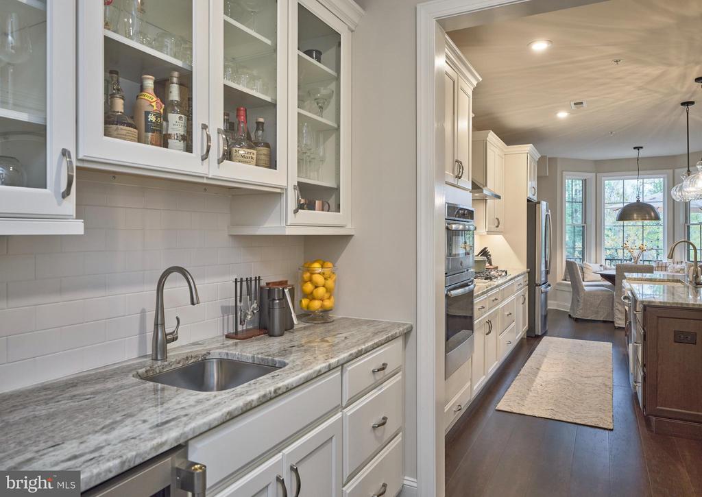 276 W ASHLAND STREET
