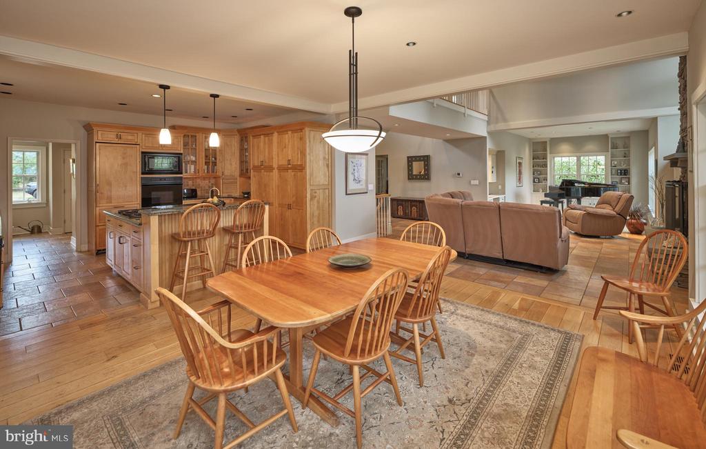 393 HOLLOW HORN ROAD