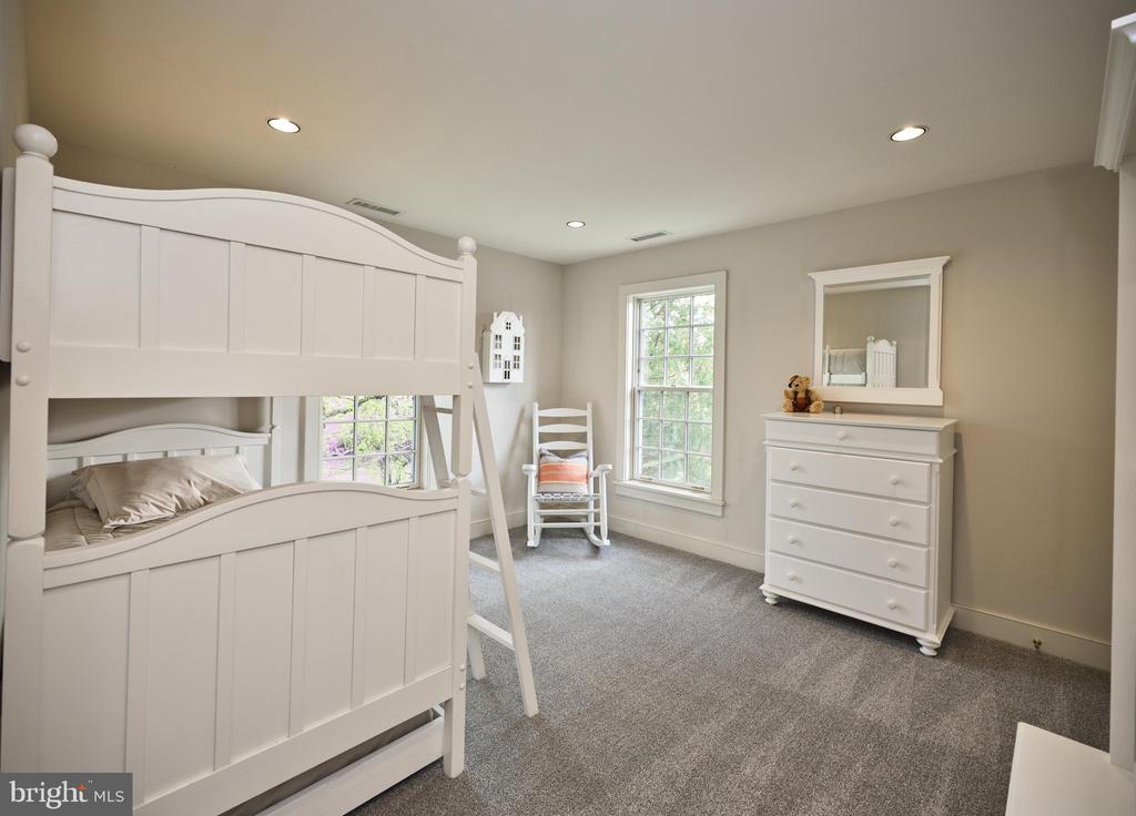 393 HOLLOW HORN ROAD