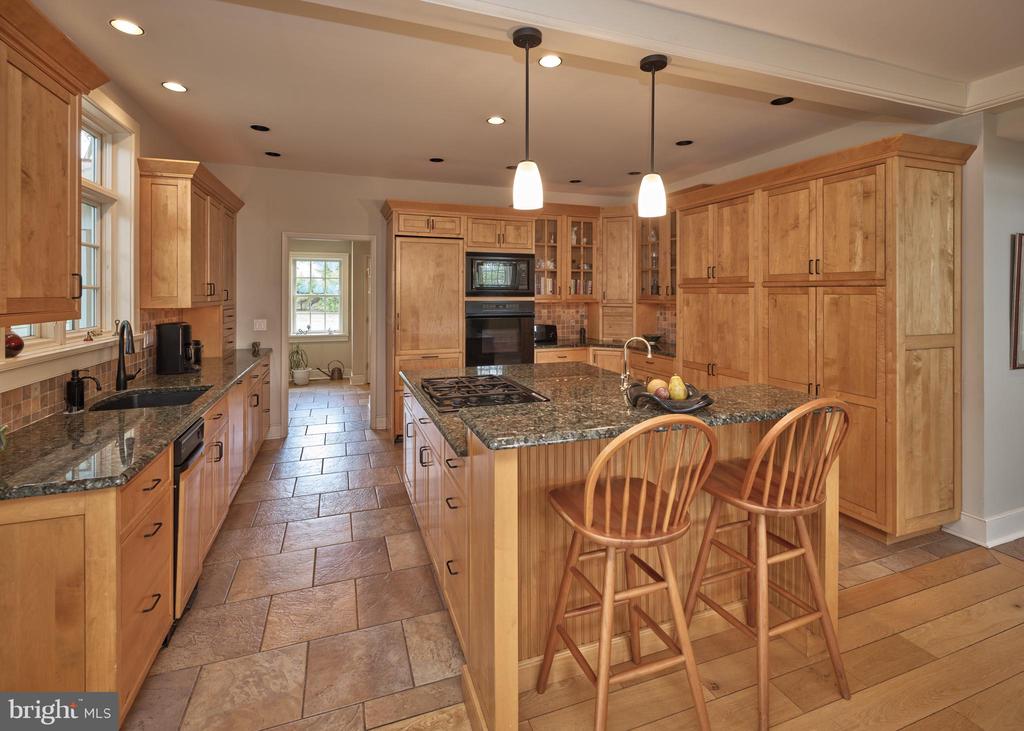 393 HOLLOW HORN ROAD
