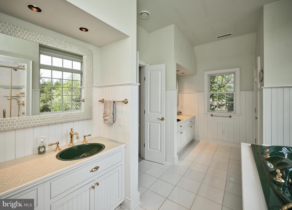 393 HOLLOW HORN ROAD