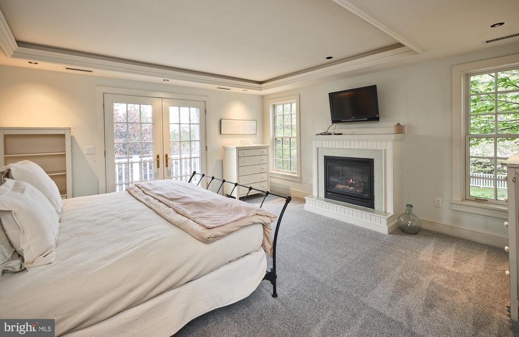 393 HOLLOW HORN ROAD