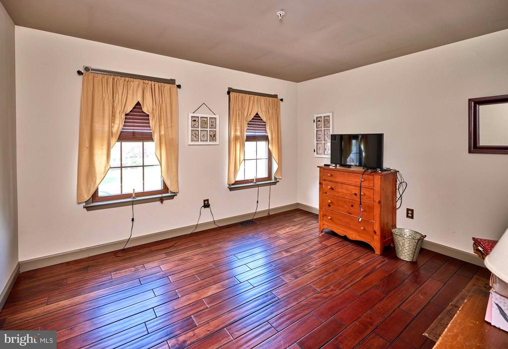 3474 POND VIEW DRIVE