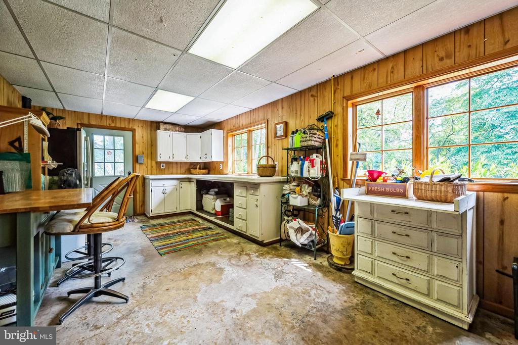 1060 CREAMERY ROAD