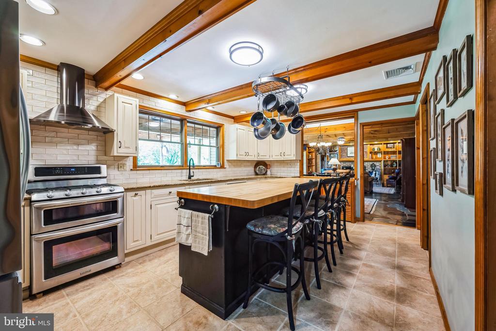 1060 CREAMERY ROAD