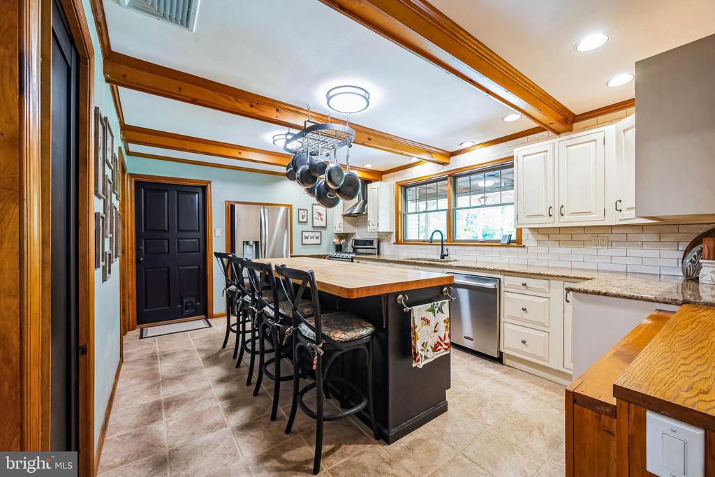 1060 CREAMERY ROAD