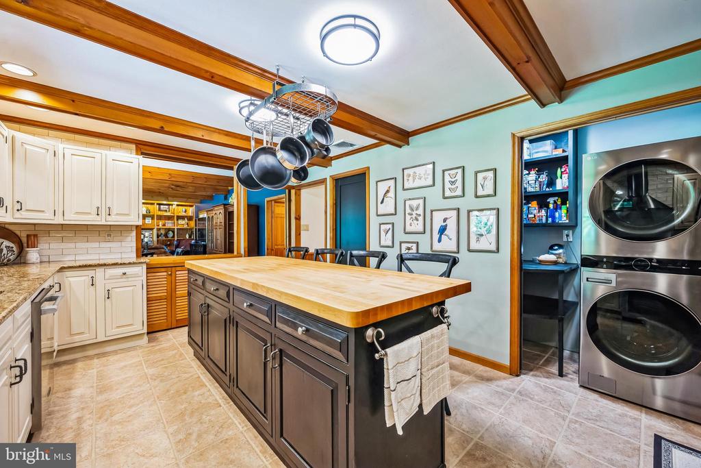 1060 CREAMERY ROAD