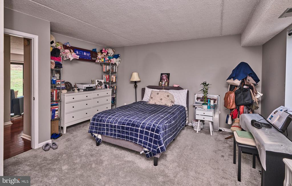 61 HERMITAGE DRIVE