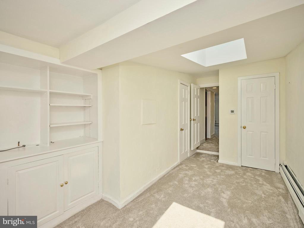 38 W FERRY STREET