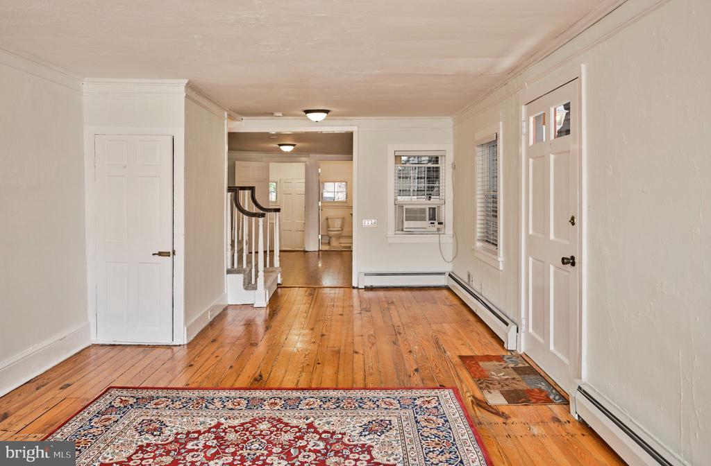 38 W FERRY STREET