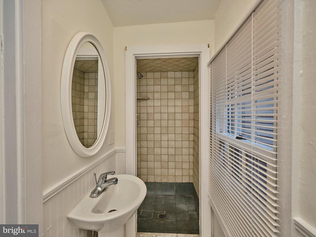 38 W FERRY STREET