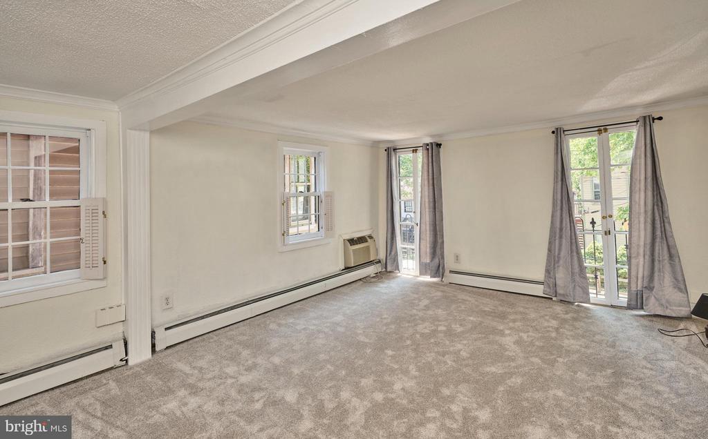 38 W FERRY STREET