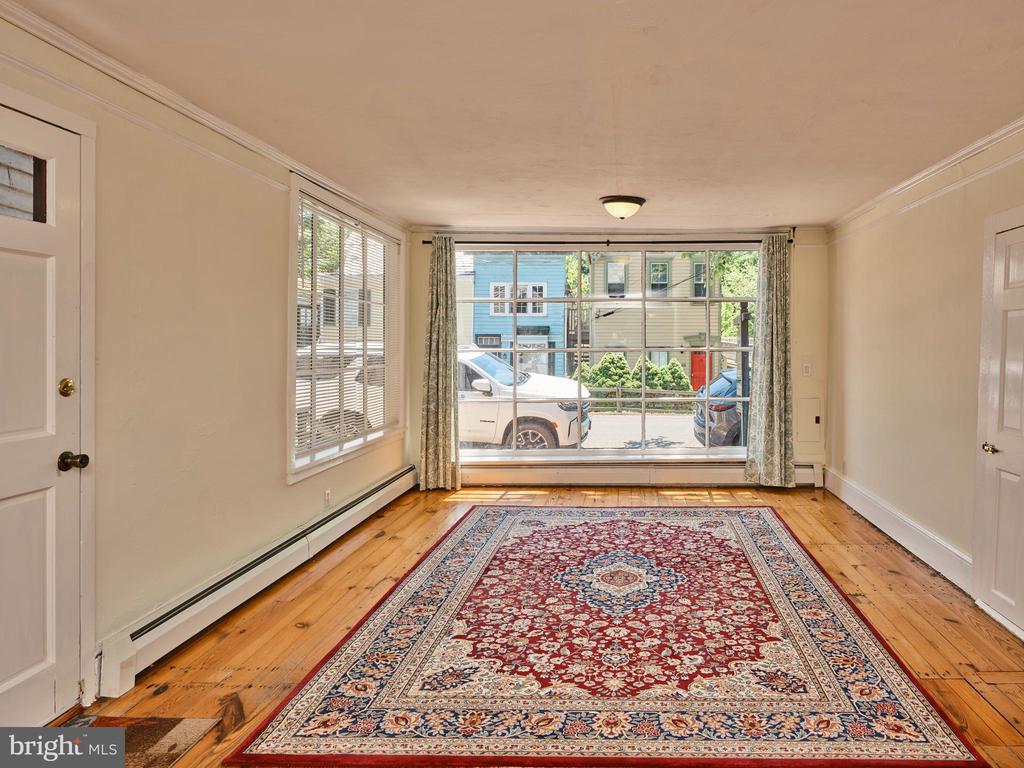 38 W FERRY STREET