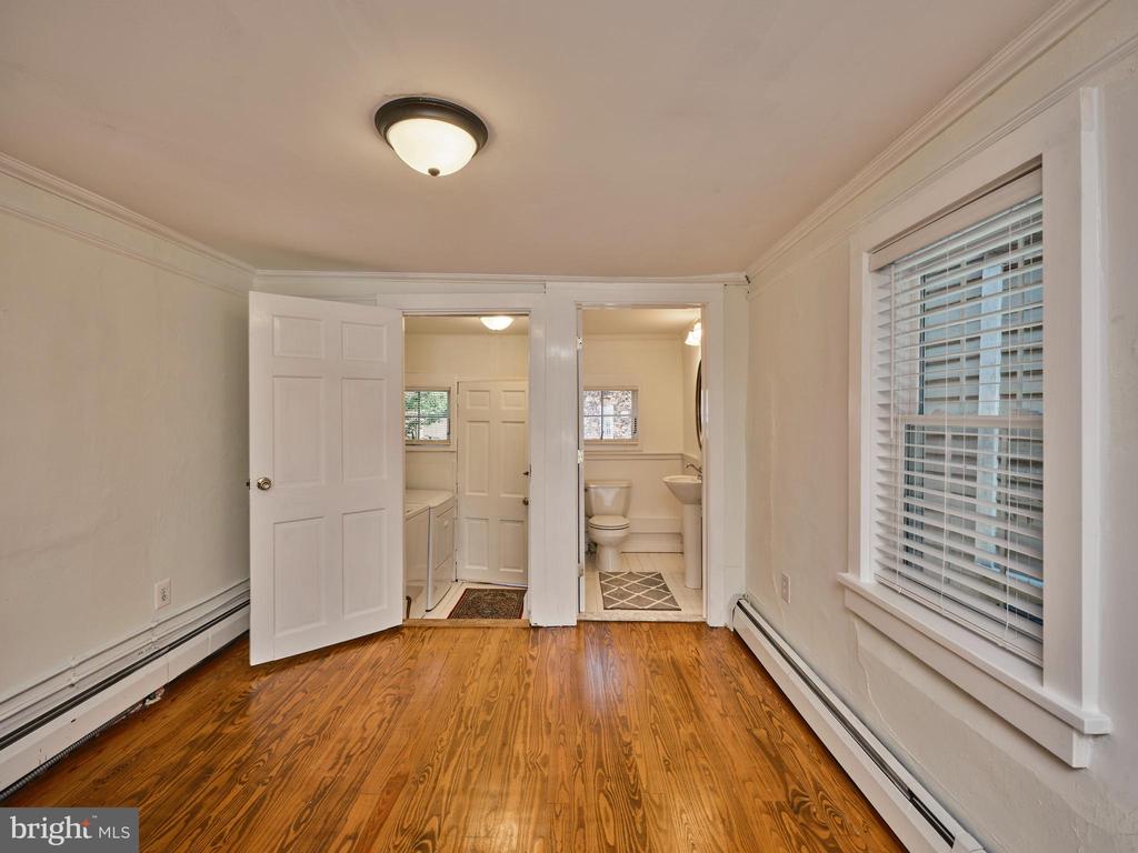 38 W FERRY STREET