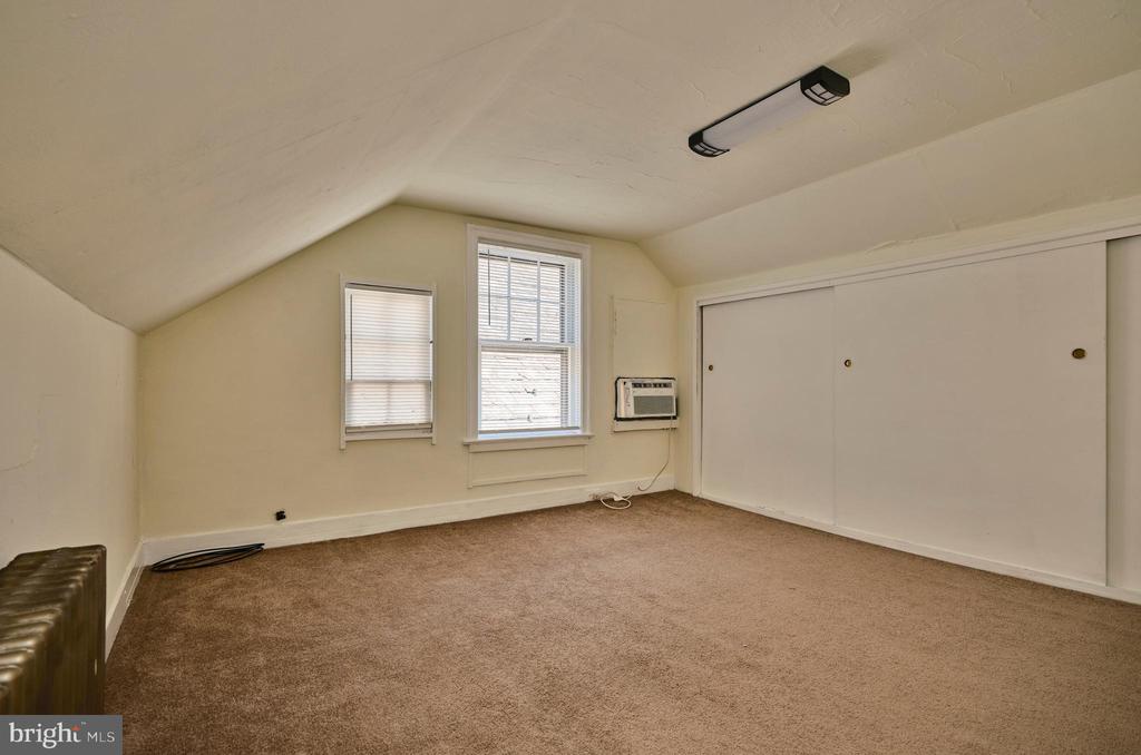 38 W FERRY STREET