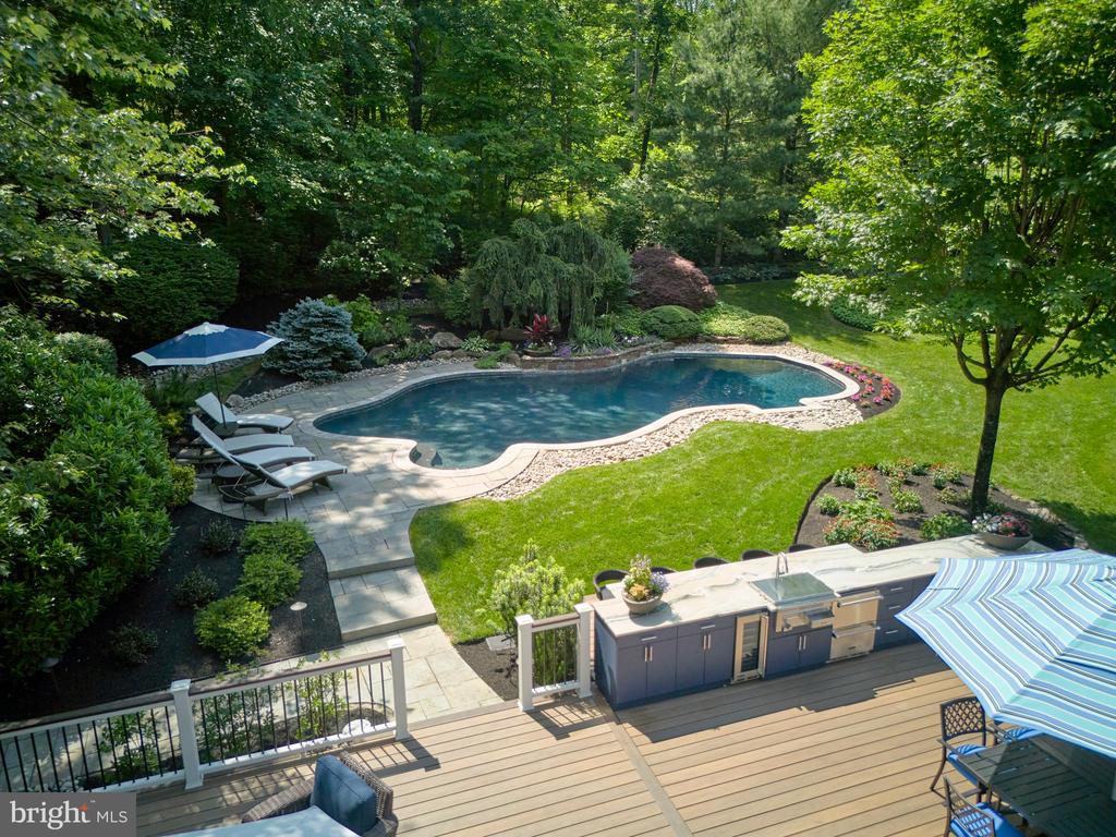 2395 VALLEY ROAD
