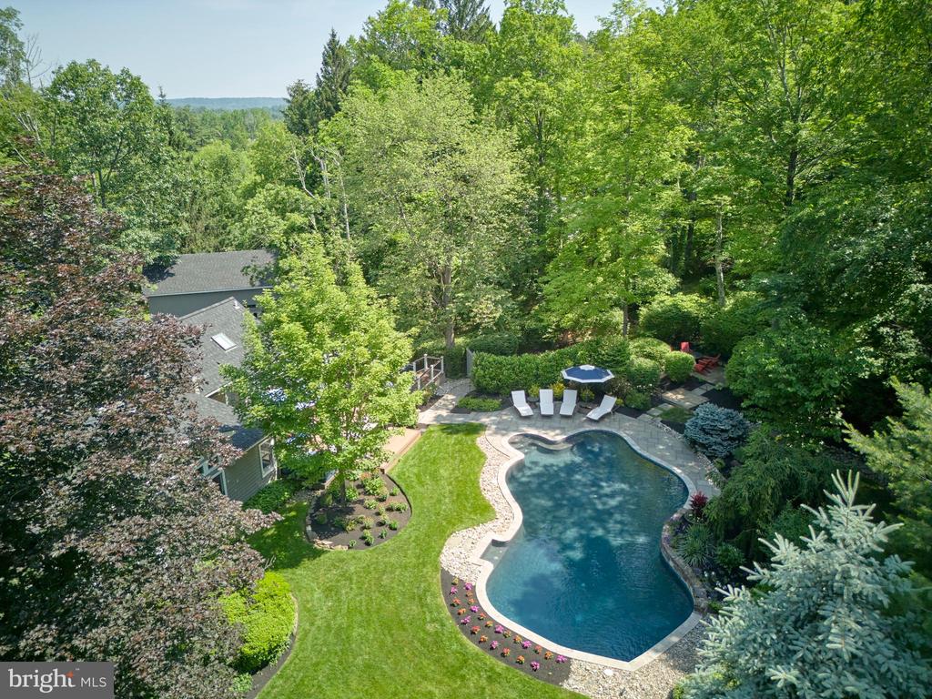 2395 VALLEY ROAD