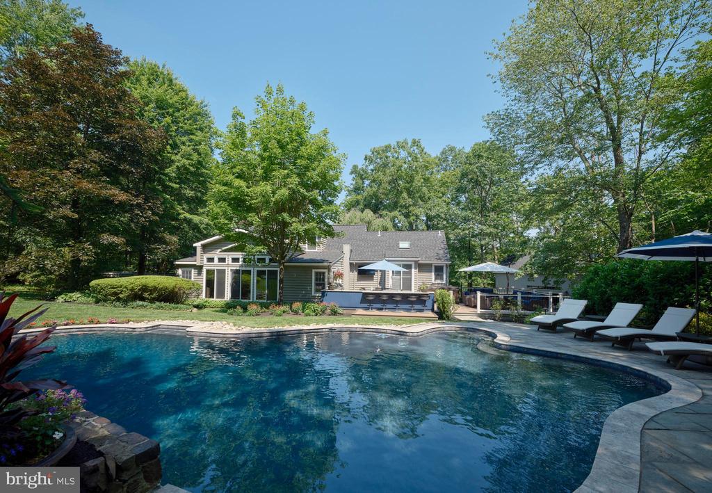 2395 VALLEY ROAD