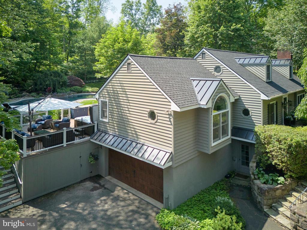 2395 VALLEY ROAD