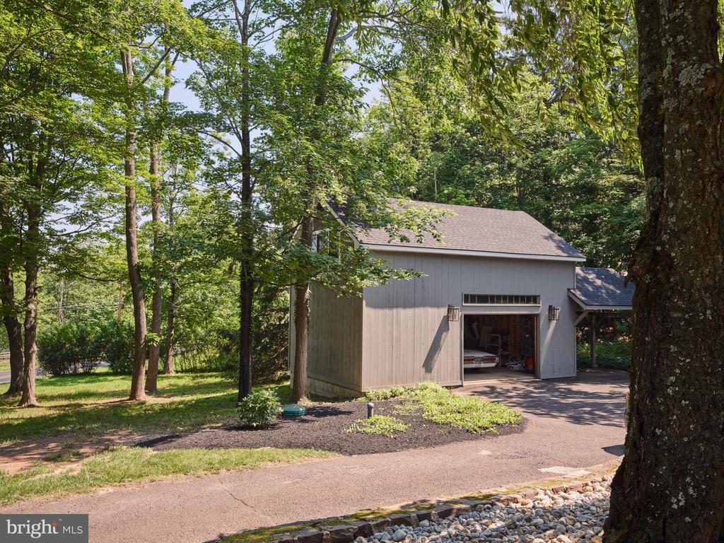 2395 VALLEY ROAD