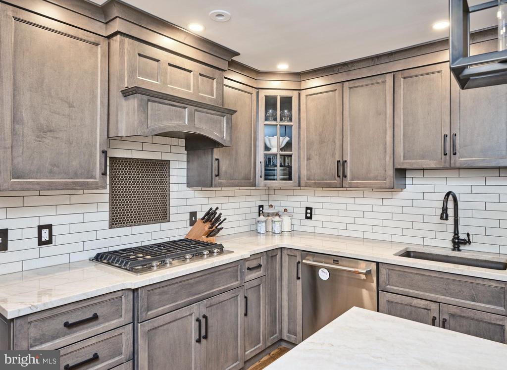 2395 VALLEY ROAD