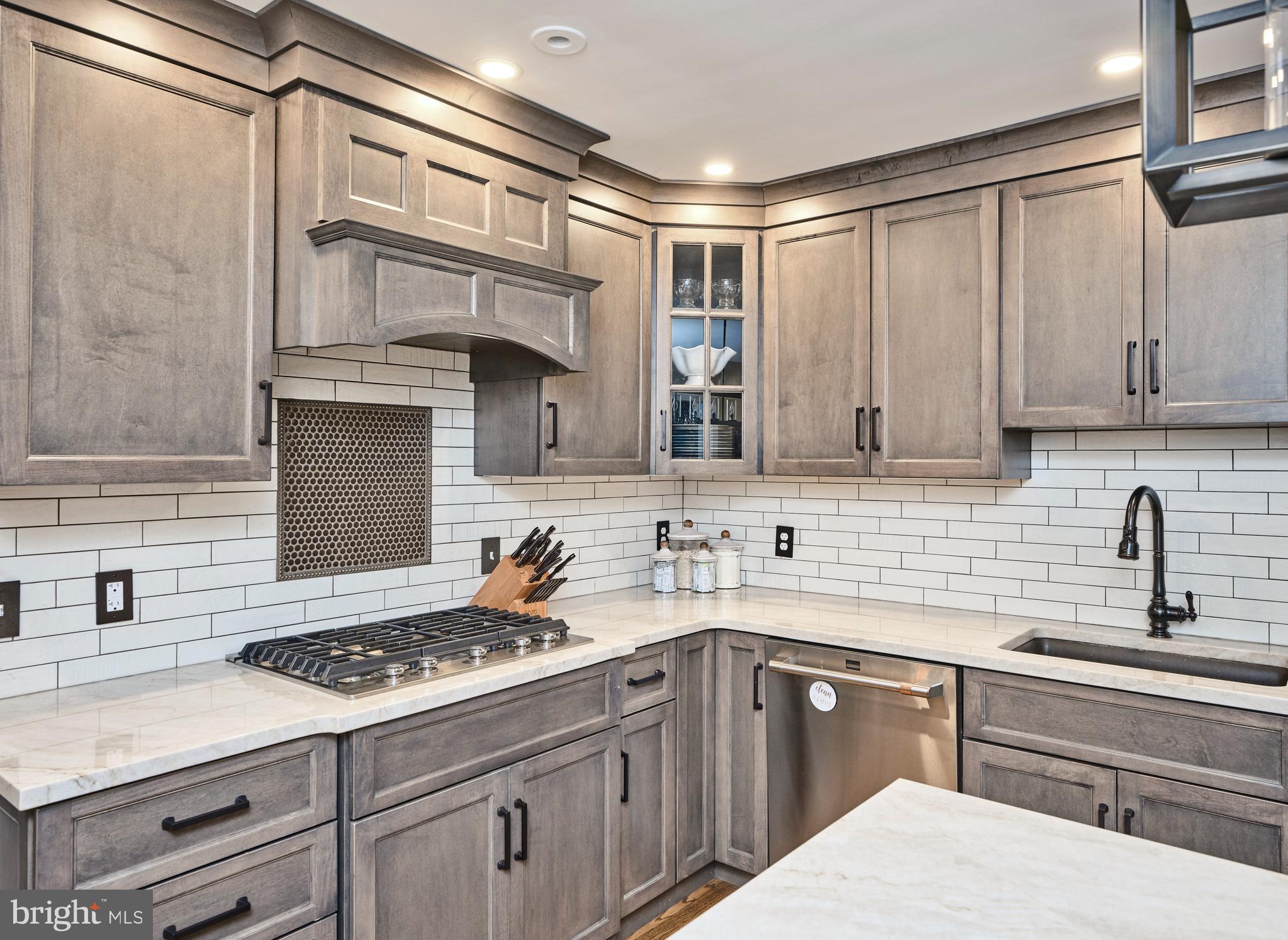 2395 VALLEY ROAD