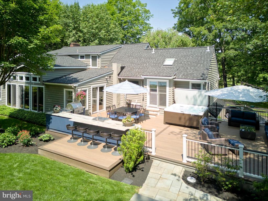 2395 VALLEY ROAD