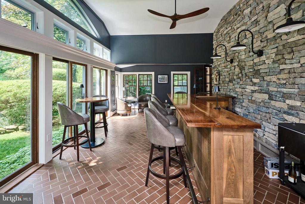 2395 VALLEY ROAD