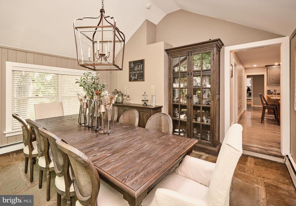 2395 VALLEY ROAD