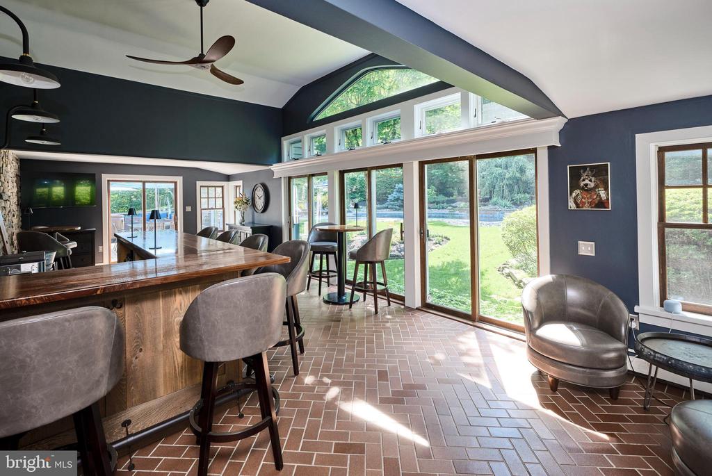 2395 VALLEY ROAD