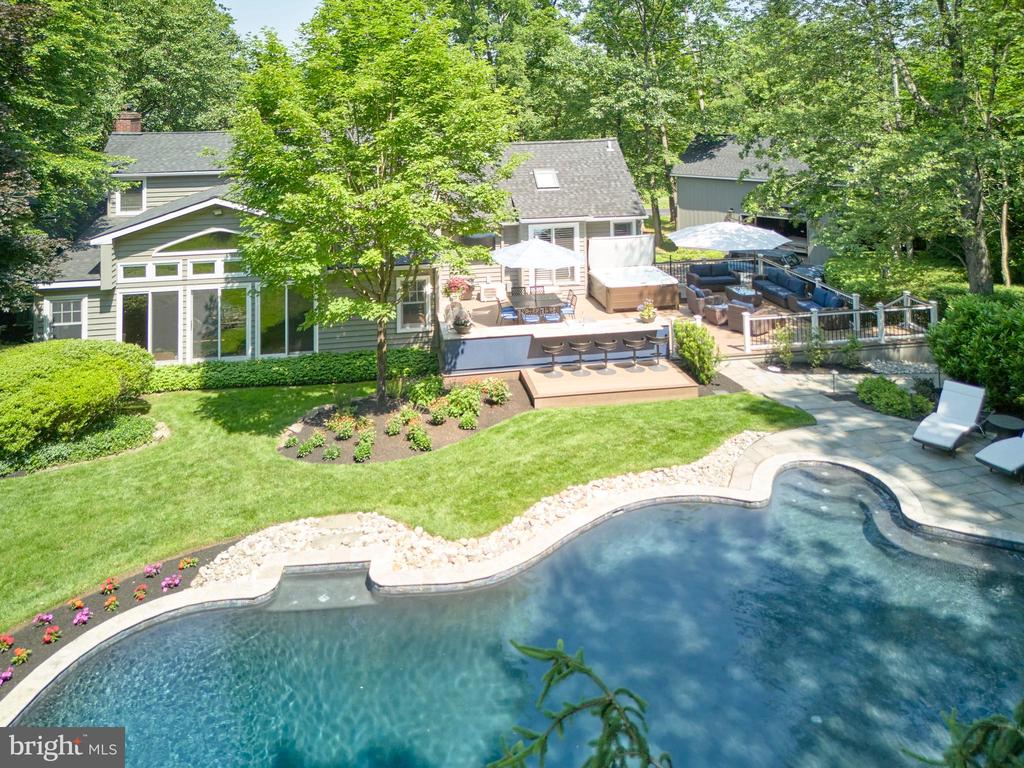 2395 VALLEY ROAD