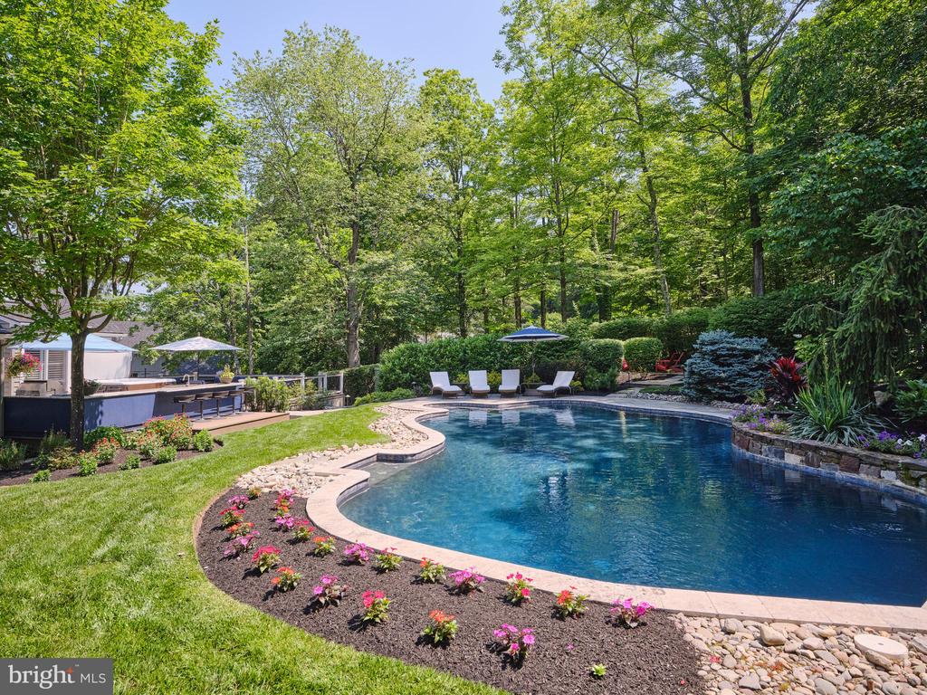 2395 VALLEY ROAD