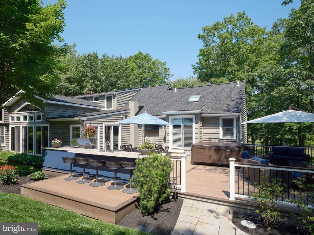 2395 VALLEY ROAD