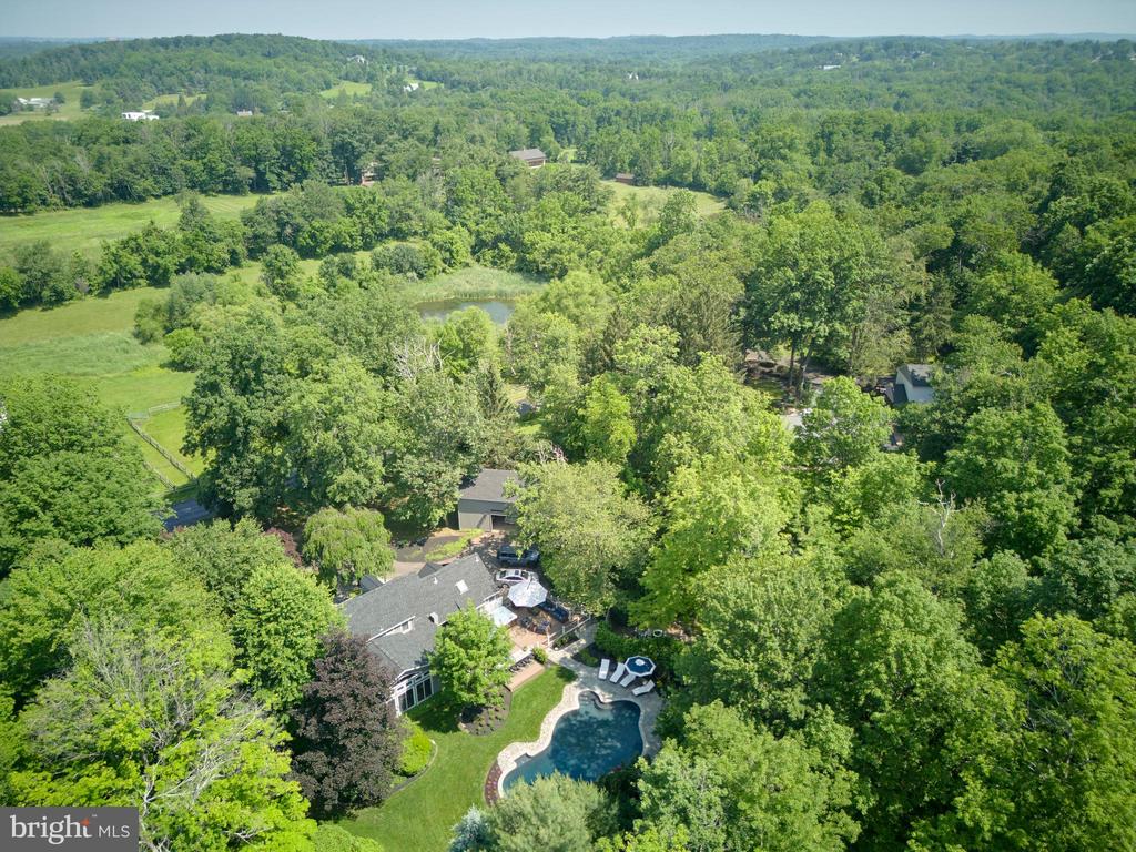 2395 VALLEY ROAD