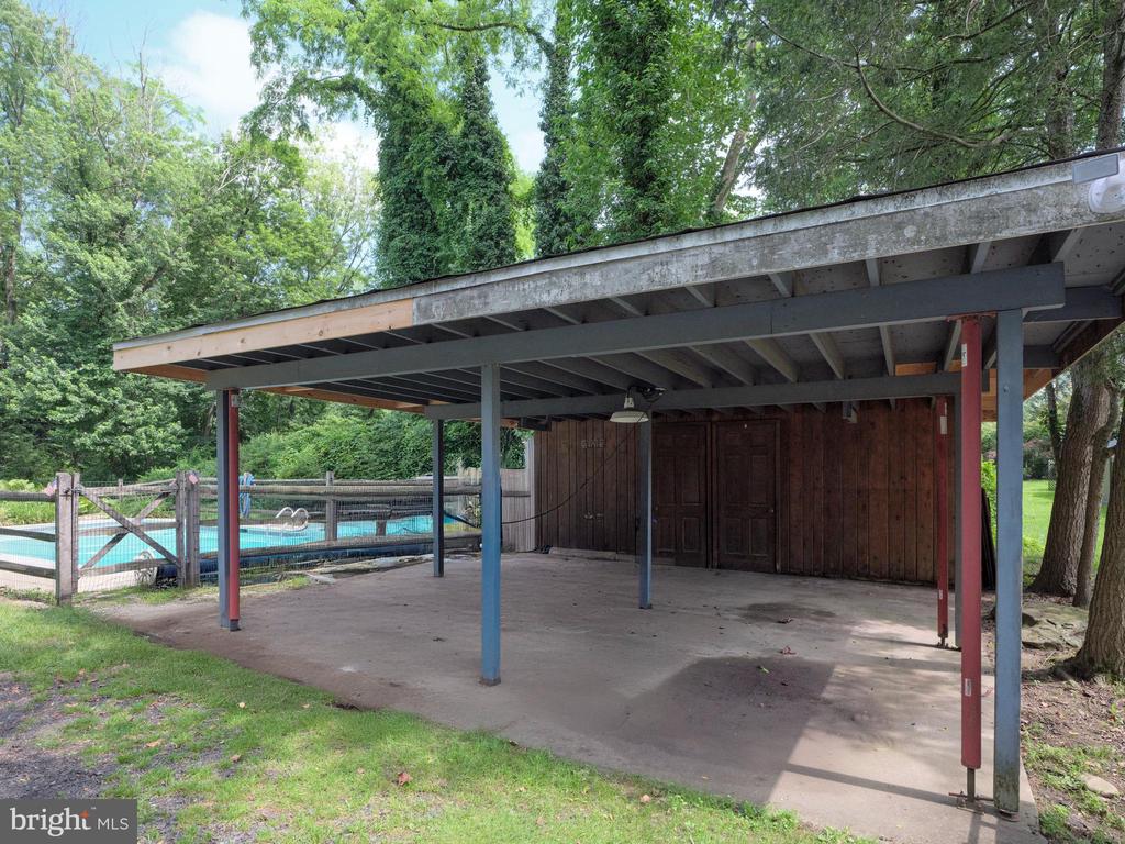 2598 RIVER ROAD