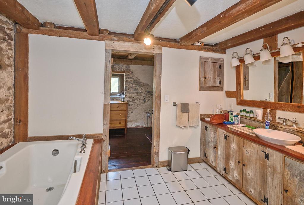 5694 CARVERSVILLE ROAD B