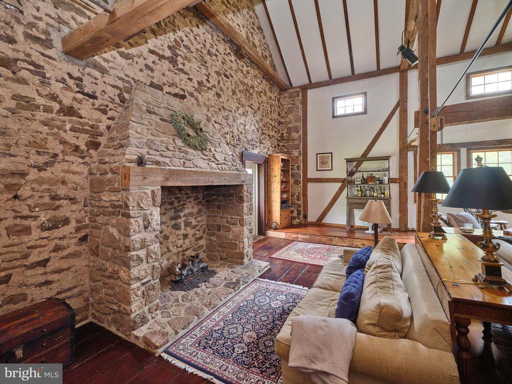 5694 CARVERSVILLE ROAD B
