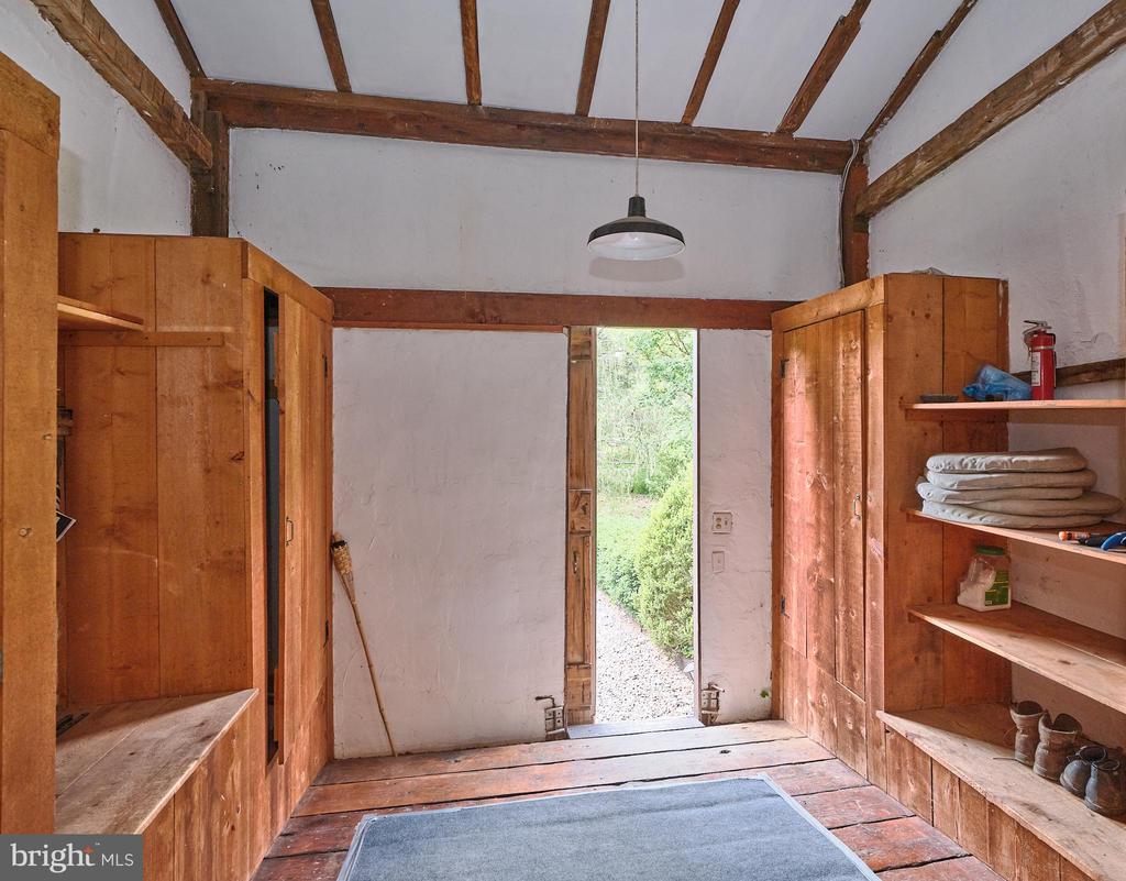 5694 CARVERSVILLE ROAD B