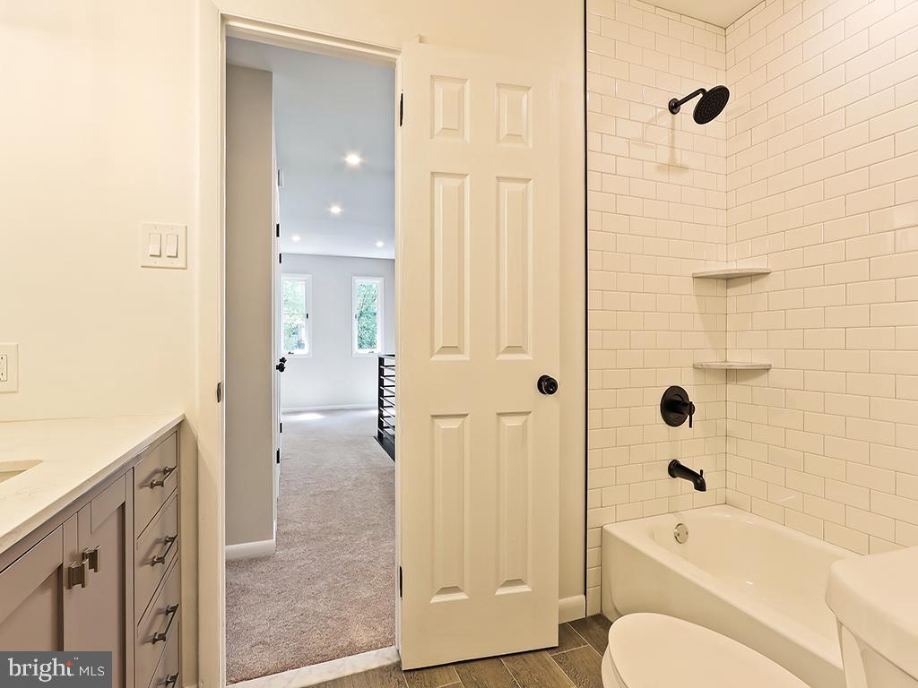 476 N SHADY RETREAT ROAD