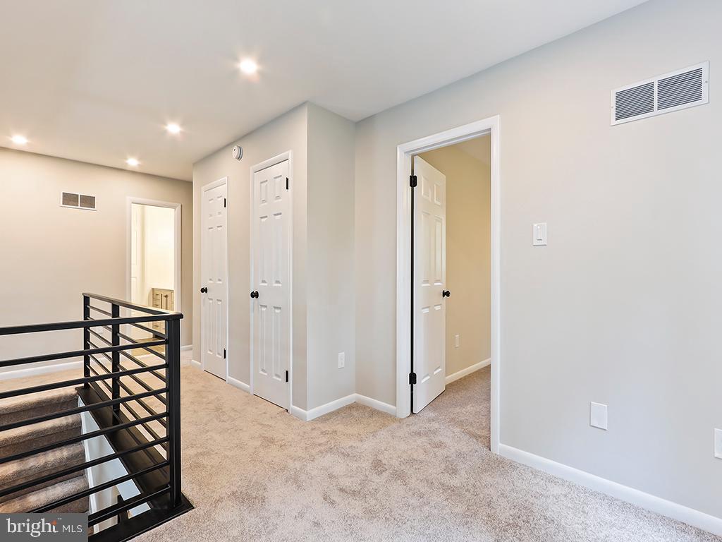 476 N SHADY RETREAT ROAD