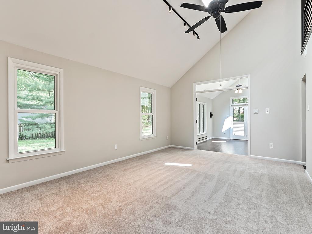 476 N SHADY RETREAT ROAD